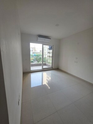 Room in 4 BHK Apartment at Central Park Flower Valley, Sohna Sector 33 – for Sale