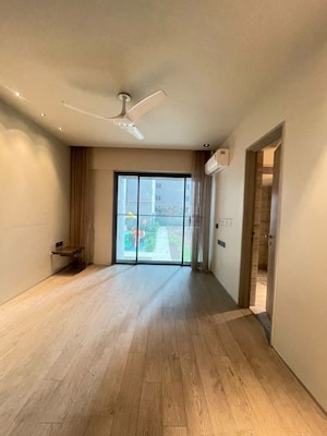 3 BHK Apartment For Rent in Rustomjee Paramount, Khar West