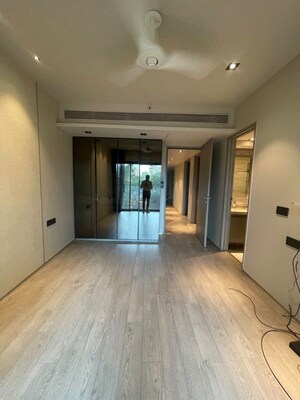Room in 3 BHK Apartment at Rustomjee Paramount, Khar West – for Rent