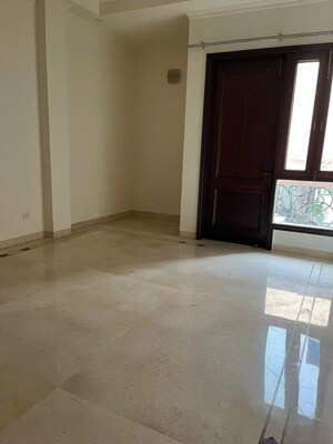Room in 3 BHK Builder Floor at Green Park – for Rent