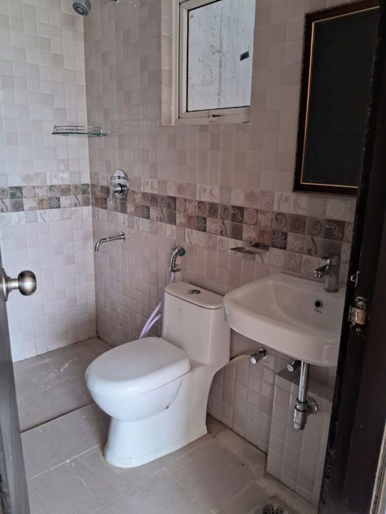 Bathroom, signature-global-park 3 Bedroom 1210 Sq.Ft. Builder Floor In Sohna Sector 36 Gurgaon 10774635