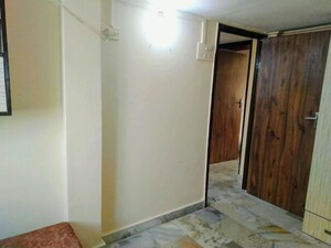 Room in 2 BHK Apartment at Citizens CHS, Kandivali West – for Rent