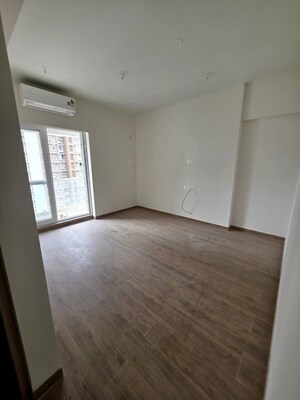 Room in 2 BHK Apartment at Ghodawat Skystar, Goregaon West – for Sale