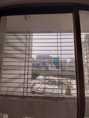 Room in 2 BHK Apartment at Swapnalok Apartment Andheri, Andheri East – for Rent