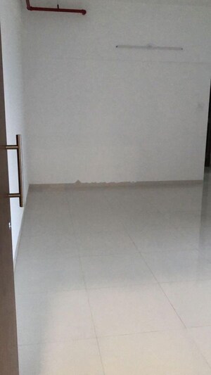 Room in 3 BHK Apartment at Runwal The Central Park, Chinchwad – for Rent