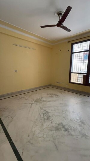 Room in 2 BHK Builder Floor at Palam Vihar – for Rent