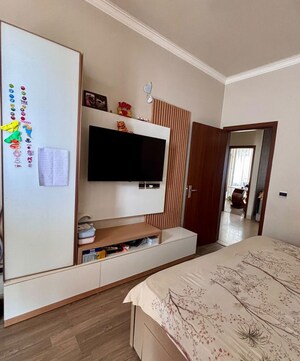 Room in 2.5 BHK Builder Floor at Central Park Flower Valley, Sohna Sector 33 – for Sale