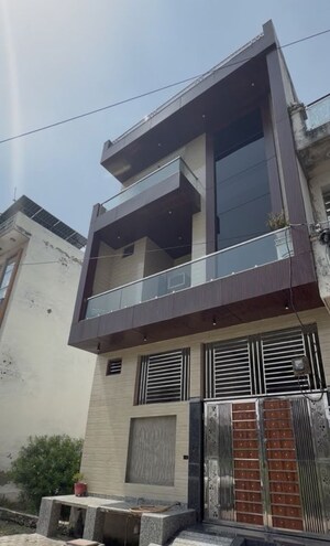 4 BHK Villa For Sale in Mellford City, Doral