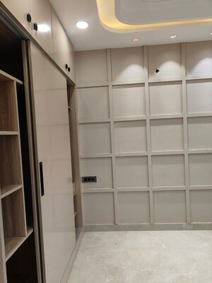 Building Lobby in 3 BHK Builder Floor at Amolik Aster Woods, Sector 98 – for Sale