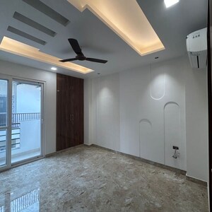 Room in 3 BHK Apartment at Vipul World Floors, Sector 48 – for Rent
