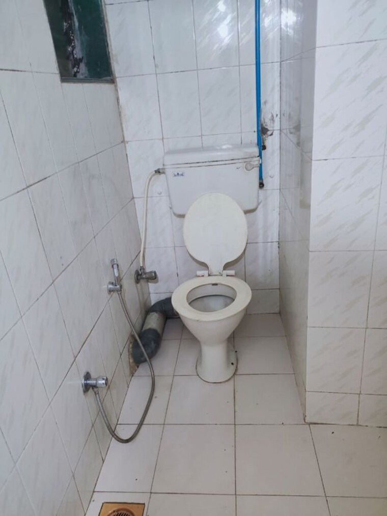 Bathroom, powai-cosmopolitan-chs 2 Bedroom 1100 Sq.Ft. Apartment In Powai Mumbai 10774825