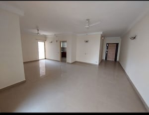 Room in 3 BHK Apartment at Itc Silverglades Laburnum, Sector 28 – for Rent