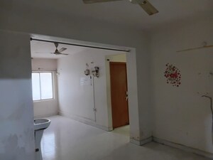 Room in 3 BHK Apartment at Exhibition Road – for Rent