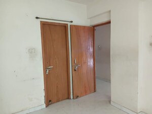 Room in 3 BHK Apartment at Exhibition Road – for Rent