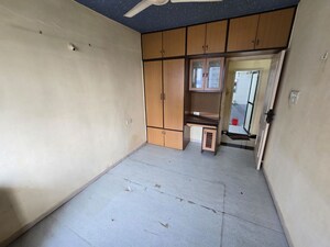 Room in 2 BHK Apartment at Vasant Sagar, Kandivali East – for Rent