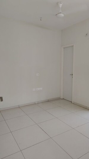 Room in 2 BHK Apartment at Magarpatta Riverview City, Loni Kalbhor – for Rent