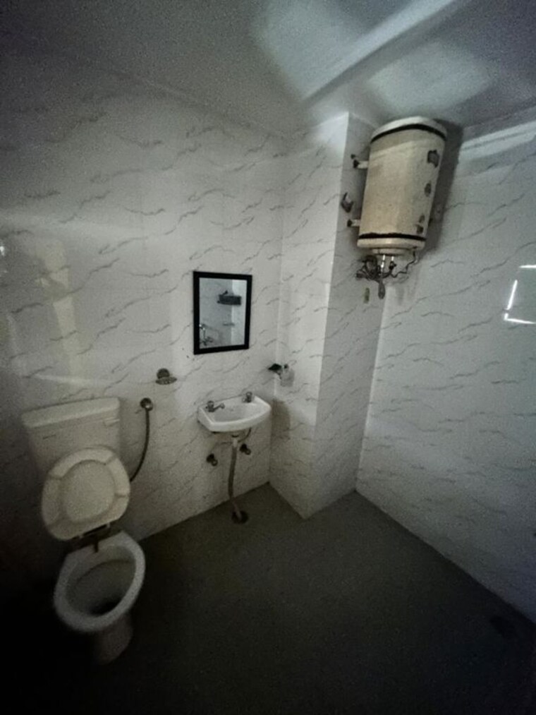 Bathroom, sector 10 1 Bedroom 1200 Sq.Ft. Independent House In Sector 10 Panchkula 10774919