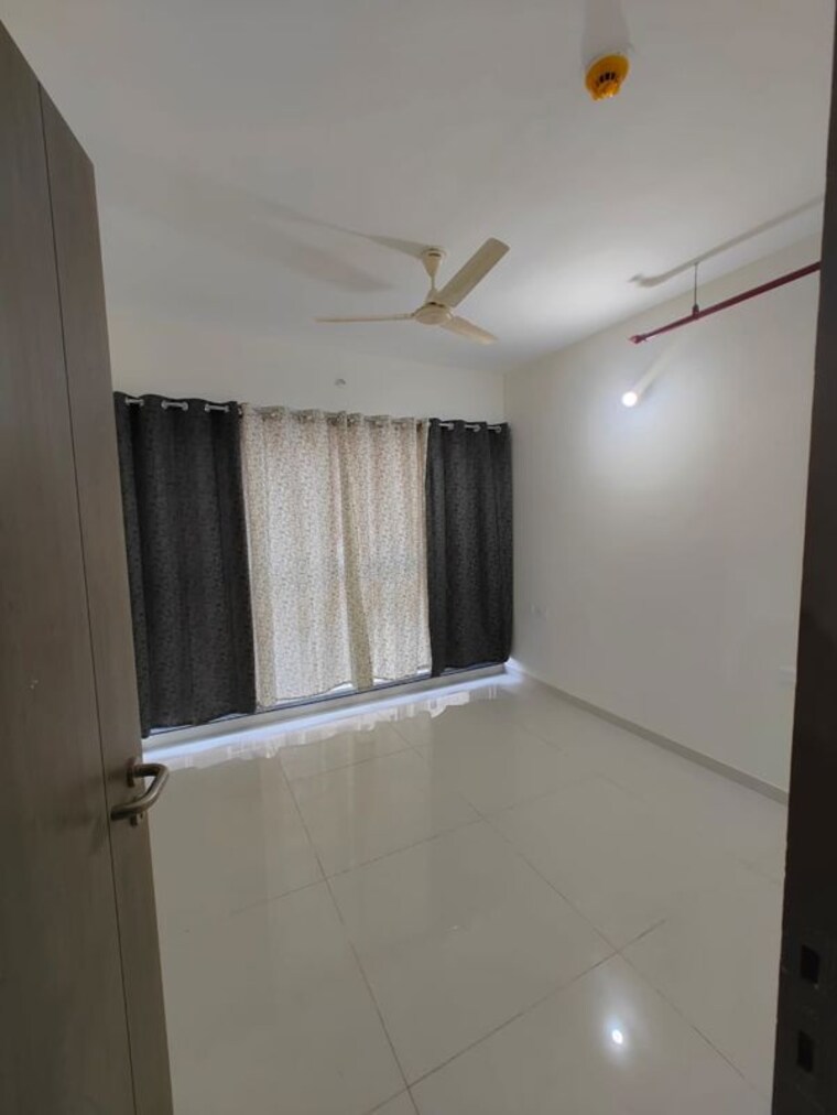 Bathroom, paranjape-trident-towers 2 Bedroom 702 Sq.Ft. Apartment In Wakad Pune 10774983