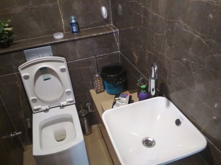 Bathroom, dlf-star-tower Commercial Office Space 2250 Sq.Ft. In Sector 30 Gurgaon 10775015