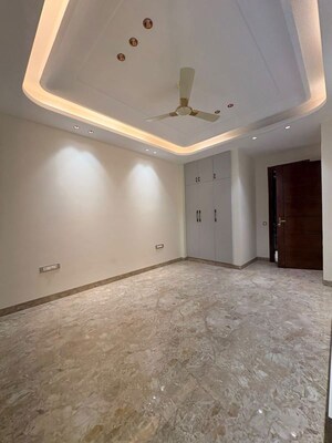 Room in 3 BHK Builder Floor at Sector 57 – for Rent