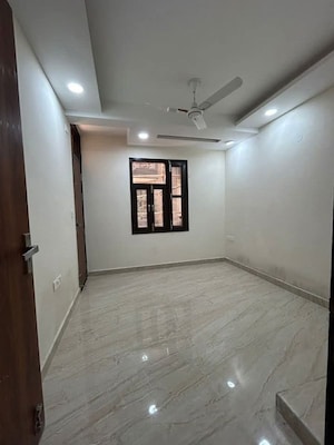 Room in 2 BHK Apartment at Saket – for Rent