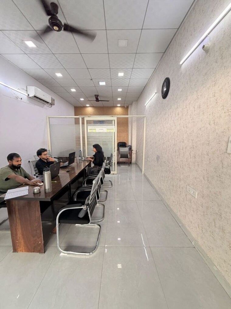 Team Area, omaxe-world-street Commercial Shop 500 Sq.Ft. In Sector 79 Faridabad 10775006