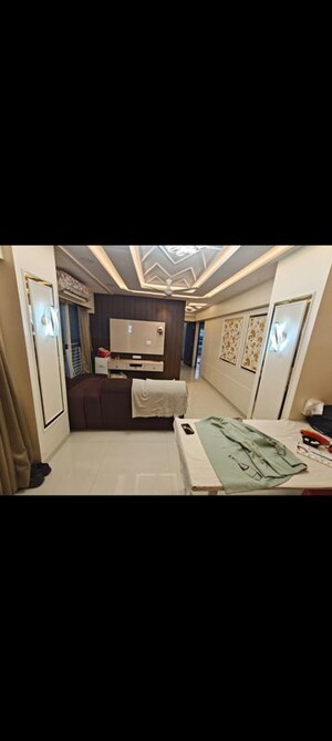 Team Area in 3 BHK Apartment at Keyhomes Marina, Bandra West – for Sale