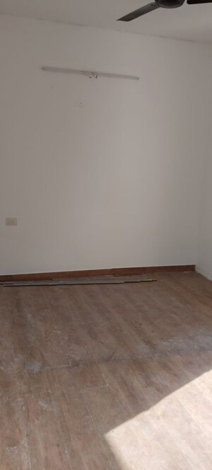 Room in 2 BHK Apartment at Umang Summer Palms, Sector 86 – for Sale