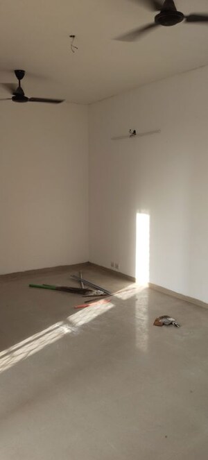 Furnished Amenities in 2 BHK Apartment at Umang Summer Palms, Sector 86 – for Sale