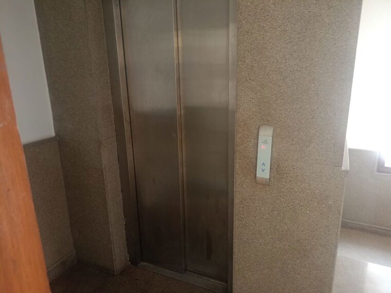 Bathroom, defence colony 3 Bedroom 3000 Sq.Ft. Apartment In Defence Colony Delhi 10775081