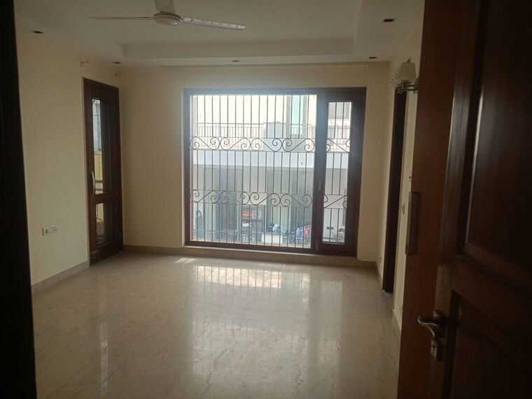 Room, defence colony 3 Bedroom 3000 Sq.Ft. Apartment In Defence Colony Delhi 10775081