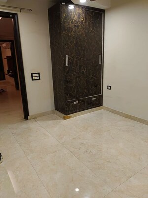 Room in 3 BHK Builder Floor at Sector 57 – for Rent