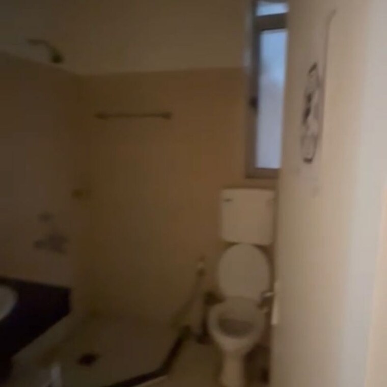 Bathroom, pioneer-park-phase-1 2 Bedroom 1380 Sq.Ft. Apartment In Sector 61 Gurgaon 10775130