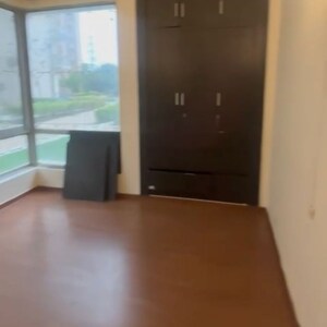Room in 2 BHK Apartment at Pioneer Park Phase 1, Sector 61 – for Rent