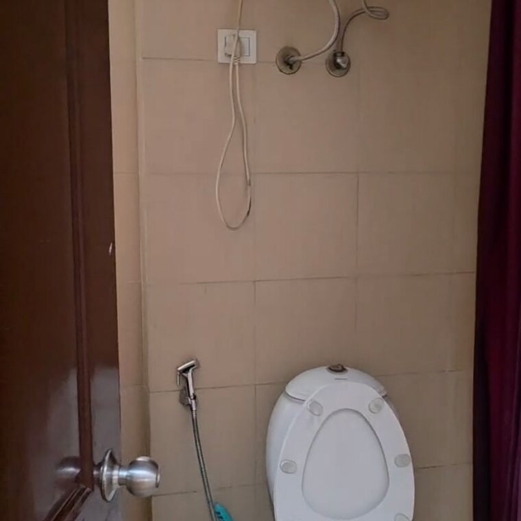 Bathroom, orchid-petals 3 Bedroom 1805 Sq.Ft. Apartment In Sector 49 Gurgaon 10775152