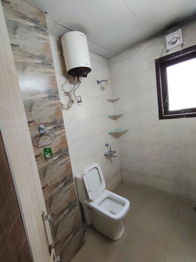 Bathroom, sector 52 3 Bedroom 2000 Sq.Ft. Builder Floor In Sector 52 Gurgaon 10775155