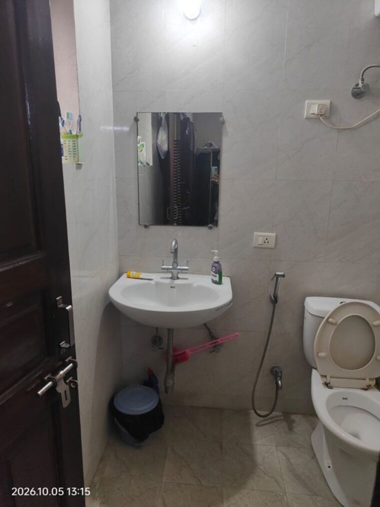 Bathroom, sector 45 3 Bedroom 1800 Sq.Ft. Builder Floor In Sector 45 Gurgaon 10775161