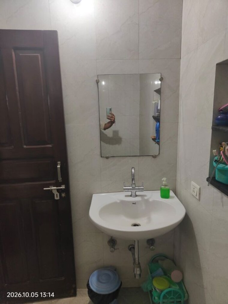 Bathroom, sector 45 3 Bedroom 1800 Sq.Ft. Builder Floor In Sector 45 Gurgaon 10775161