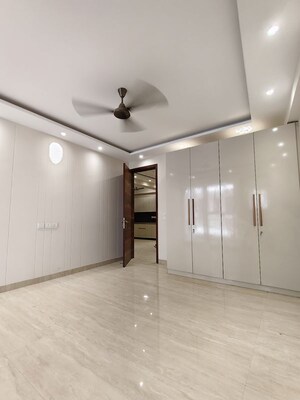 Room in 3 BHK Independent House at Sainik Farm – for Rent