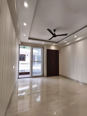 Room in 3 BHK Independent House at Sainik Farm – for Rent