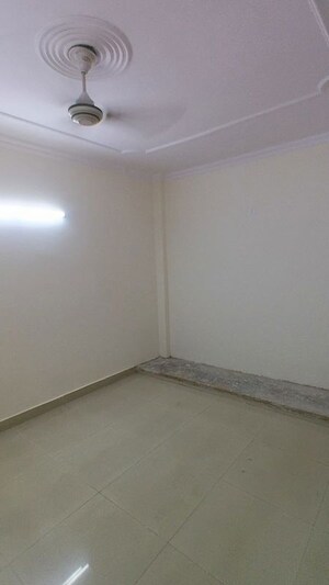 Room in 4 BHK Apartment at Vasant Vihar – for Rent