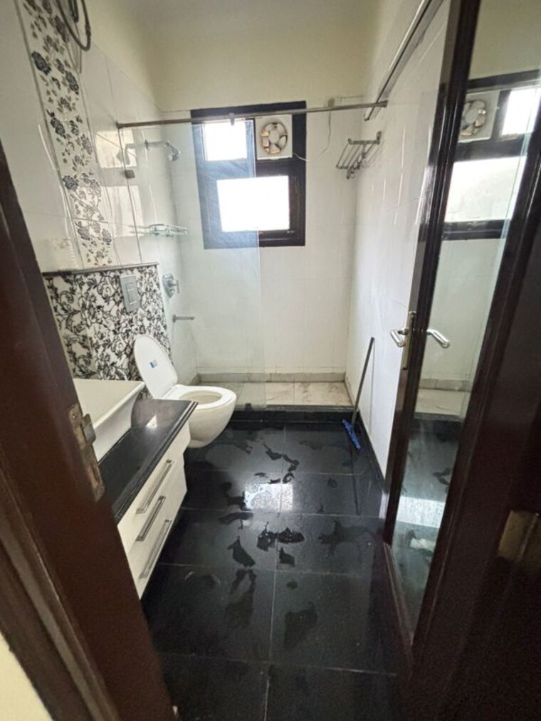 Bathroom, sector 45 3 Bedroom 1200 Sq.Ft. Builder Floor In Sector 45 Gurgaon 10775172