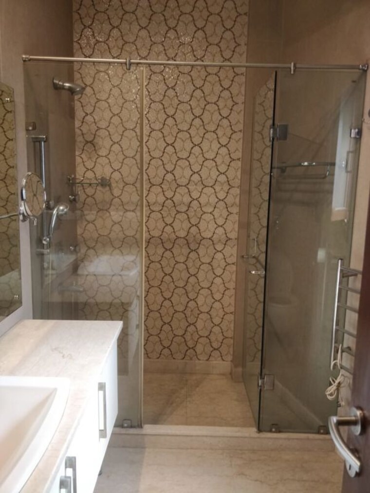 Bathroom, defence colony 4 Bedroom 3200 Sq.Ft. Apartment In Defence Colony Delhi 10775202
