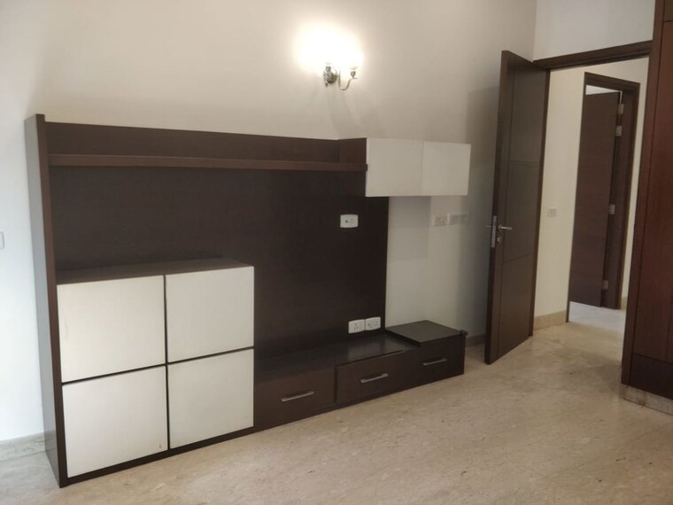 Room, defence colony 4 Bedroom 3200 Sq.Ft. Apartment In Defence Colony Delhi 10775202