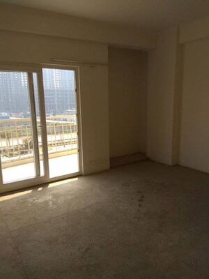Room in 2 BHK Apartment at Sector 4 Greater Noida – for Sale