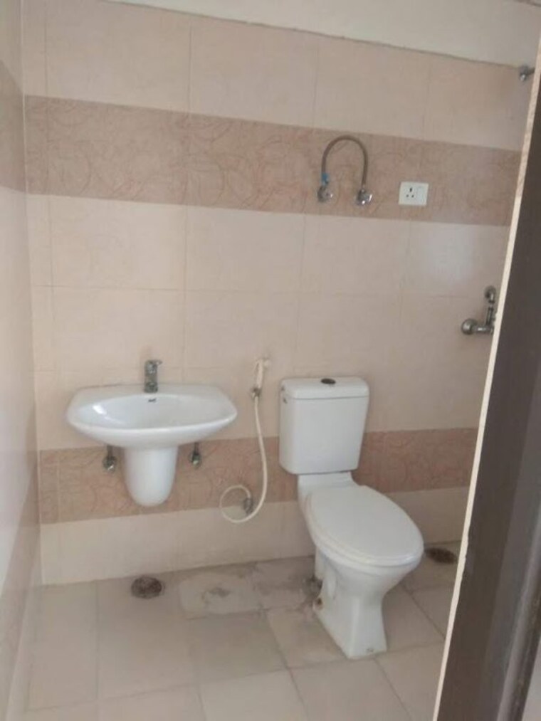 Attached Bathroom, sector 4 greater noida 2 Bedroom 1100 Sq.Ft. Apartment In Sector 4 Greater Noida Greater Noida 10775174