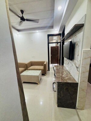 Team Area in 1 BHK Builder Floor at Sector 57 – for Rent