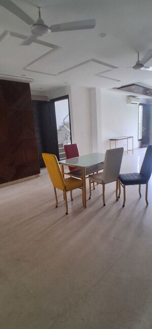3 BHK Builder Floor For Rent in Sector 48