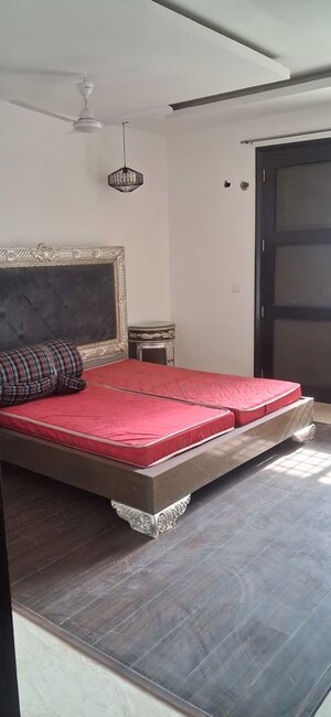Bedroom in 3 BHK Builder Floor at Sector 48 – for Rent