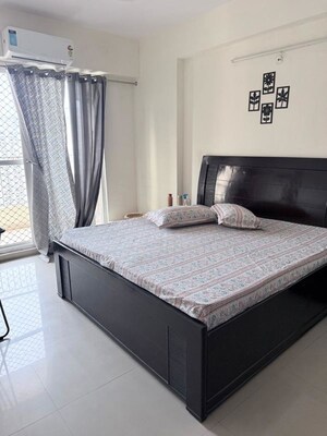 2 BHK Apartment For Rent in Gaur City 2 - 14th Avenue, Sector 16c Greater Noida